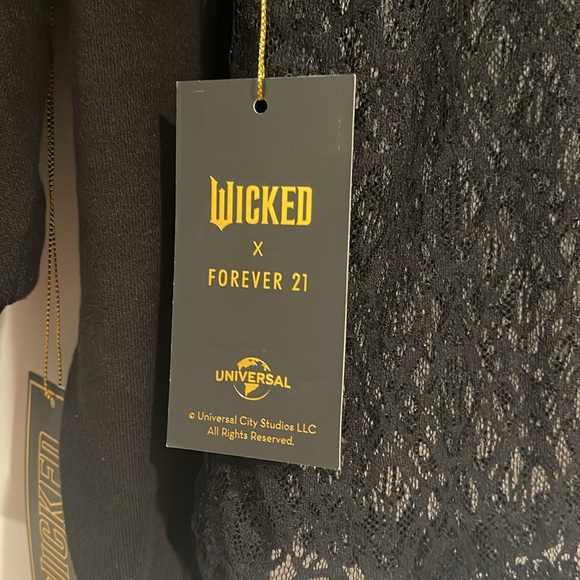 Wicked Set - Picture 6 of 7